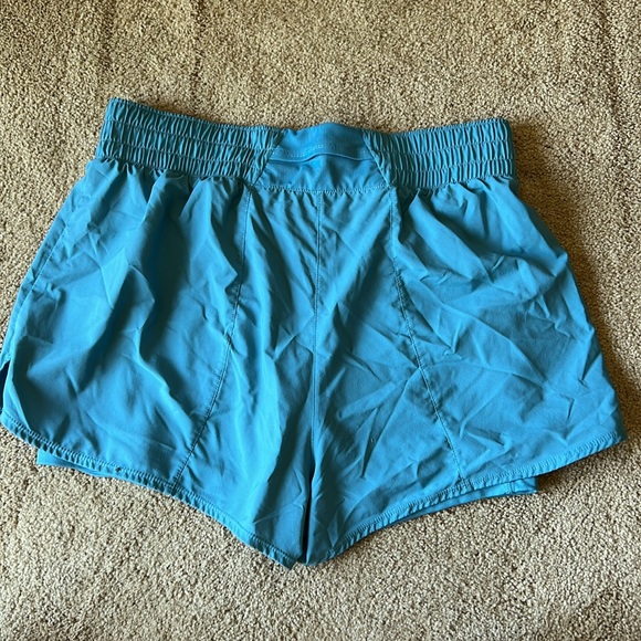 Like New Women's Dri-FIT High-Waisted 3" 2-in-1 Shorts - Picture 2 of 4